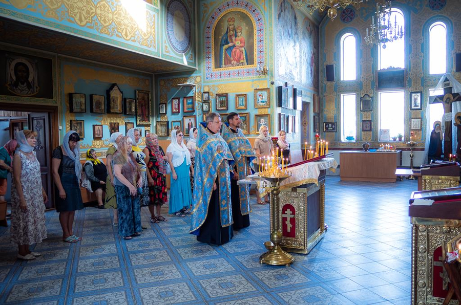Молебен перед иконой Божией Матери Почаевская (ФОТО) | Фото 5